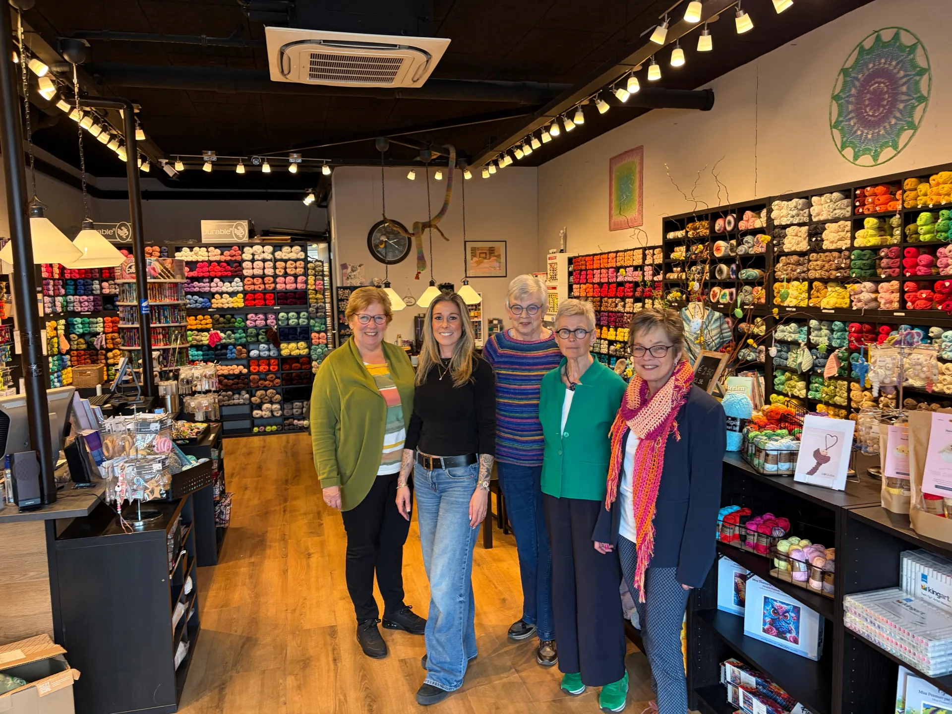 Het team van LouLisa in de winkel
